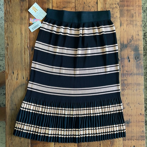 Lularoe Jill skirt - M - NWT